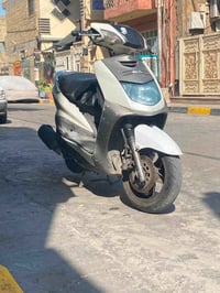 دراجه سكنس نوزل مكينه ممفتوحه  دراجه حلوه وخير من الله السعر ٥٥٠ وبيها...