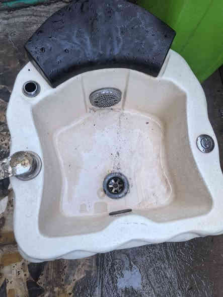 مكلف بالنشر!
حوض بدكير جديد نقص فقط خلاط سعر 55نهايته
*********** بغداد العبيدي
