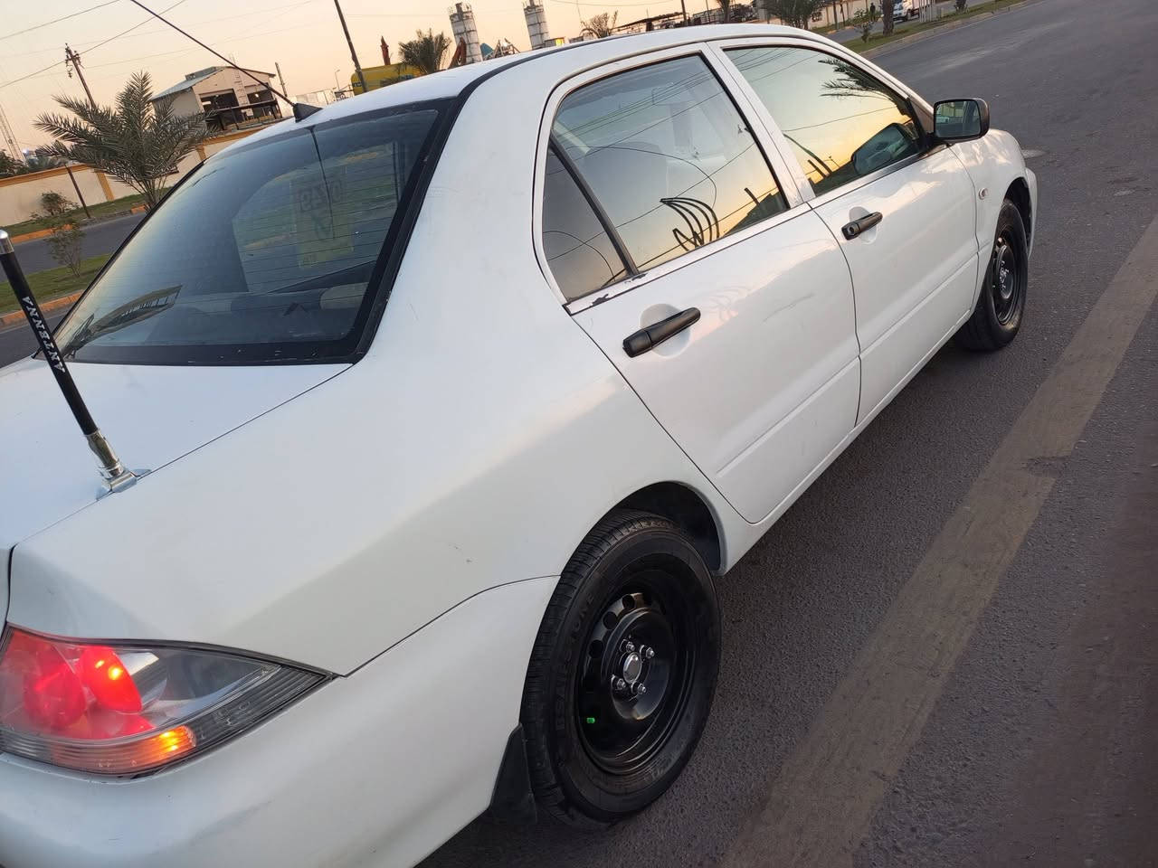 لانسر 2011 ادوات ادوات دخول جديد كير محرك جدد تبريد ثلج تخم تاير حداديه جديده سياره نظيفه بمعنه الكلمه بل عافيه الي يأخذه سعر 40 هاتف ***********
