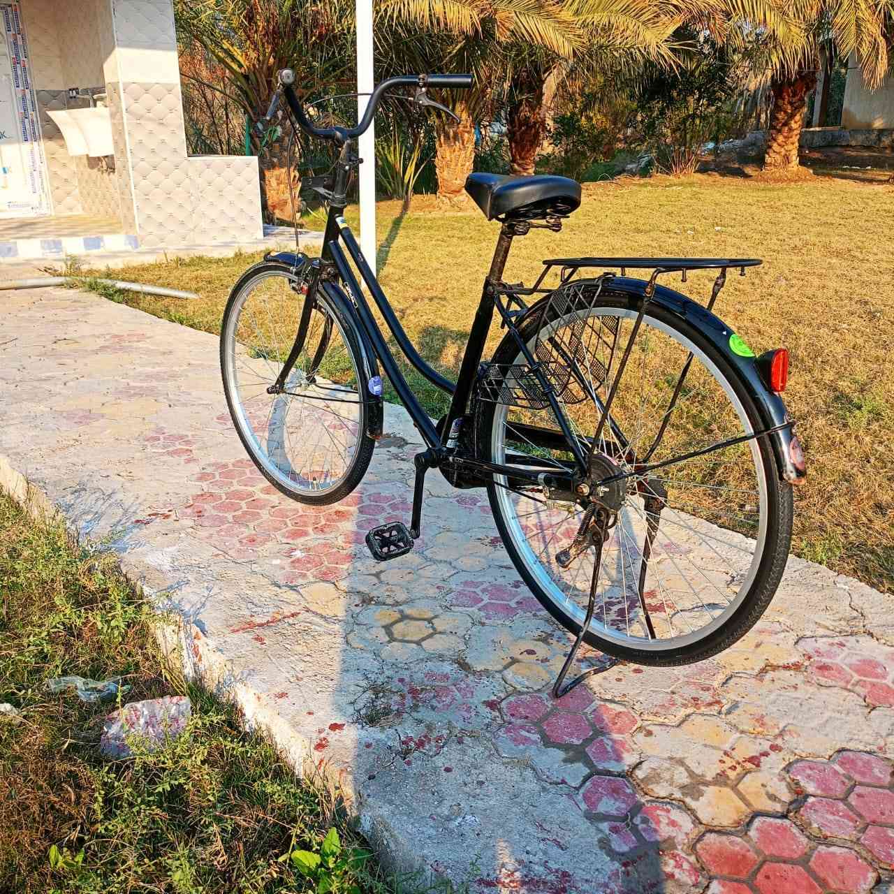 السلام عليكم دارجه هوائيه كارتون مامستخدم حجم ٢٦ مكانه غماس السعر ١٢٠ بي مجال ***********
