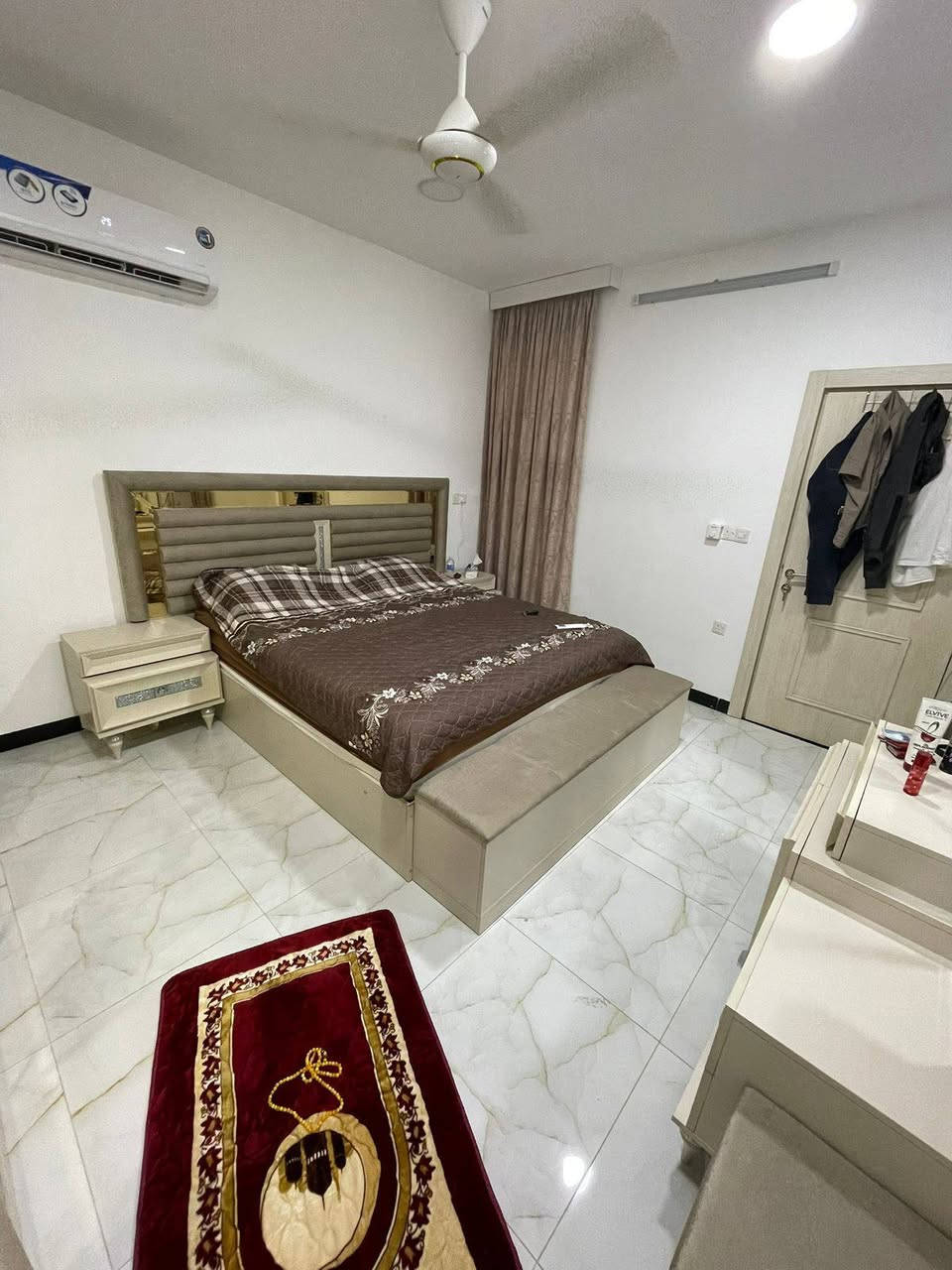 السلام وعليكم
العنوان بغداد الدوره زراعي جمعية خيرية الله
خلف البانزين خانه لؤلؤة بغداد موقع مرتب 
السعر 58 مليون وبي مجال بسيط
........... الدار للبيع  ......... 
مساحه 56 متر 
طابق واحد
استقبال وغرفة نوم ومطبخ وخدمات
طابو زراعي سند 25
تنازل واقرار قاضي
خدمات ماء كهرباء وتبليط
منطقة سكنيه كامله وموقع مرتب


**إذا كنت صاحب هذا الإعلان وتريد حذفه لأي سبب، رجاءا أرسل رسالة إلى الدعم الفني**