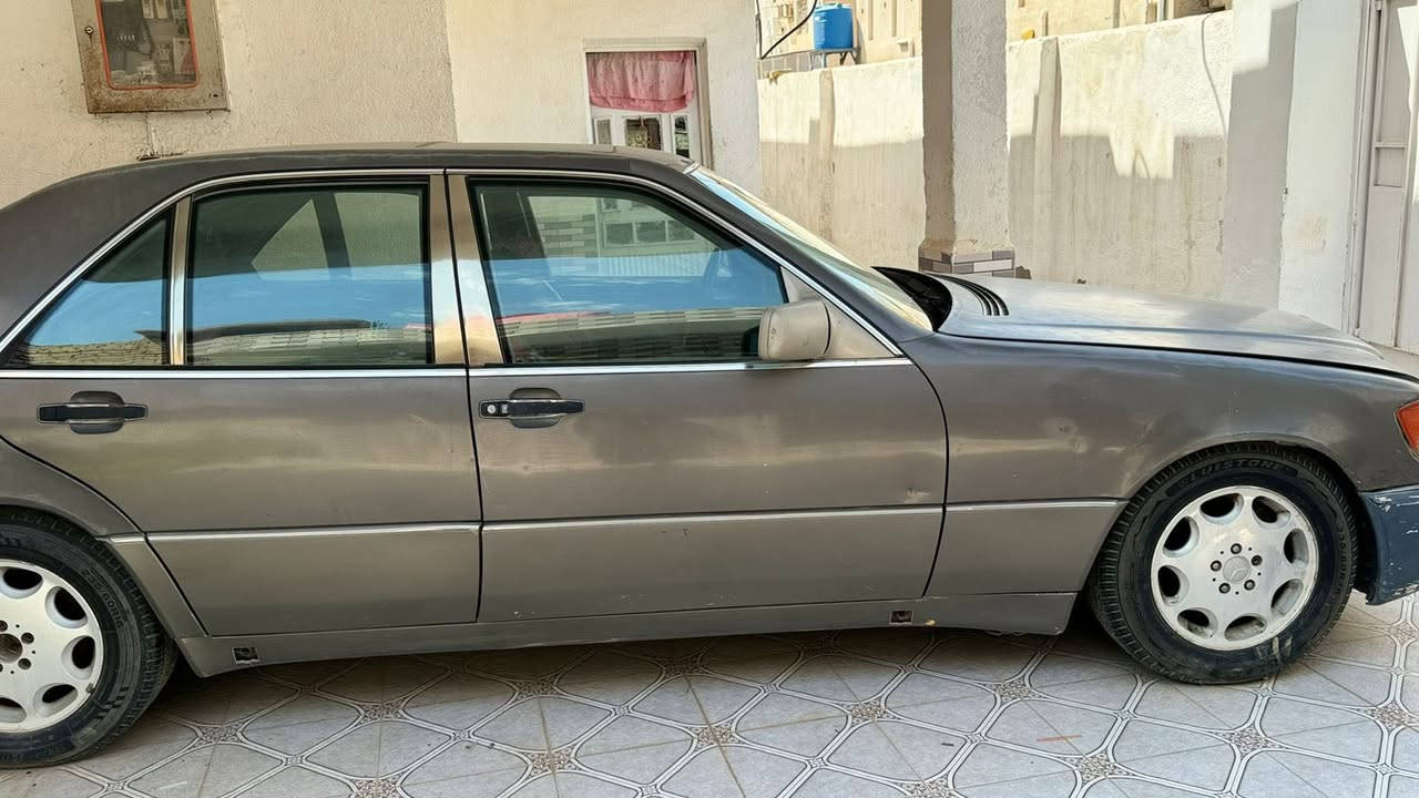 سلام عليكم للبيع مارسدس شبح موديل 92محرك بطه 3000 كهرباء شغاله بدون صبغ بدون حادث قواعد دبلات كله جديدد رقم بغداد ***********السعر 35وبيها مجال للشراي مكاني ناصريه
