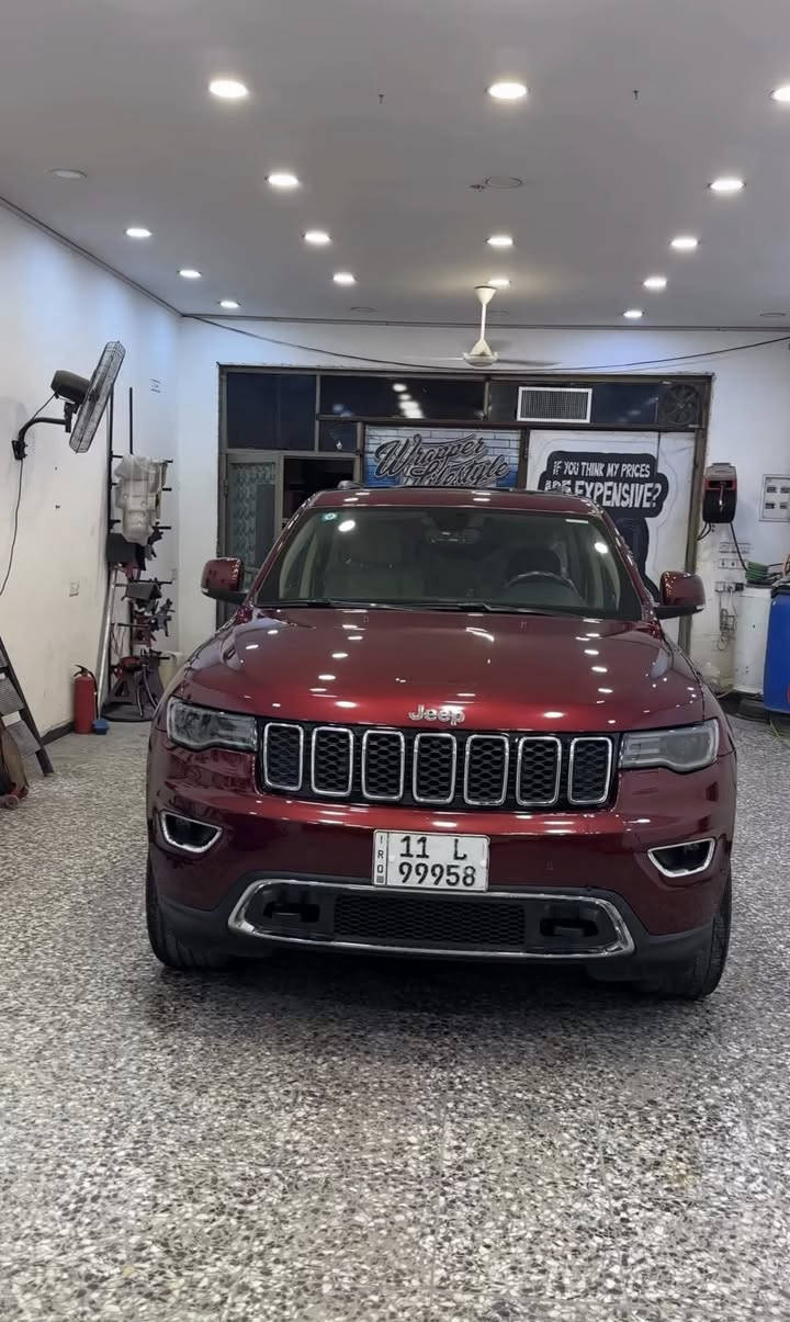 سلام عليكم جيب كراند شيرويكي 2019 خليجي فول مواصفات لمتدد
جلد 
بونراما
تدفئة تبريد مقاعد تدفئة ستيرن
تدفئة مقاعد خلفي 
لايت متحرك عند تشغيل
زراك لايت 
فور ويل 
انضمة قيادة 
هواية مواصفات بعد 
سيارة بيها ربع جاملغ مصبوغ وربع دعامة حرفيا ربع 
باقية السيارة مكفولة نضيفة جدا 
ماشية 75 km
مكان سيارة بغداد نفق الشرطة
السعر 272 وبيها مجال واذا اكو مراوس وية تسلا y
***********
