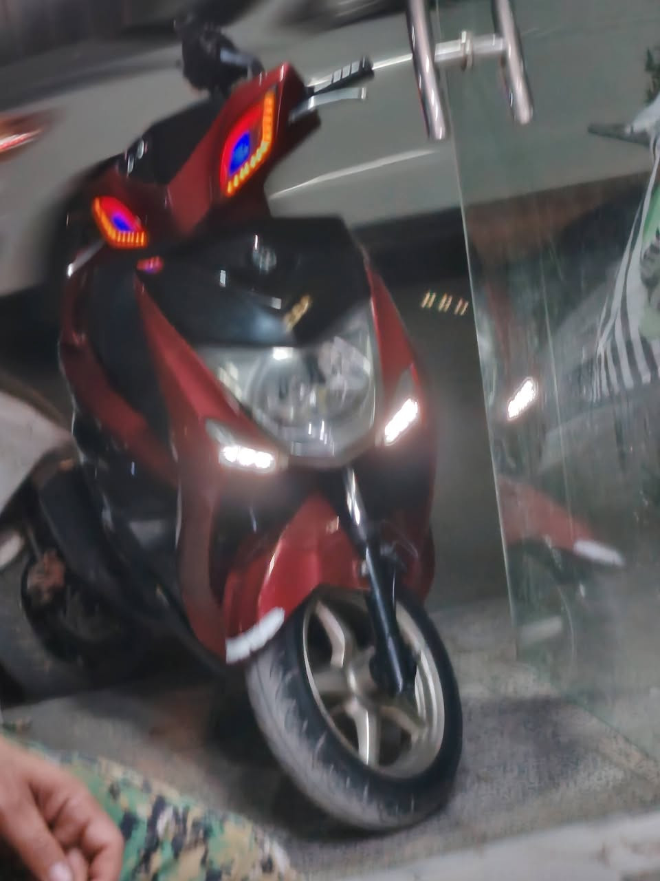 سنكنس لد نوزل كوري ويل ذهبي دشبول الكتروني  كهربائيات كلها شغاله نقص تريشه اليمنه كفاله مكينه وكشر السعر  مليون و١٠٠ وبيها مجالل
***********
