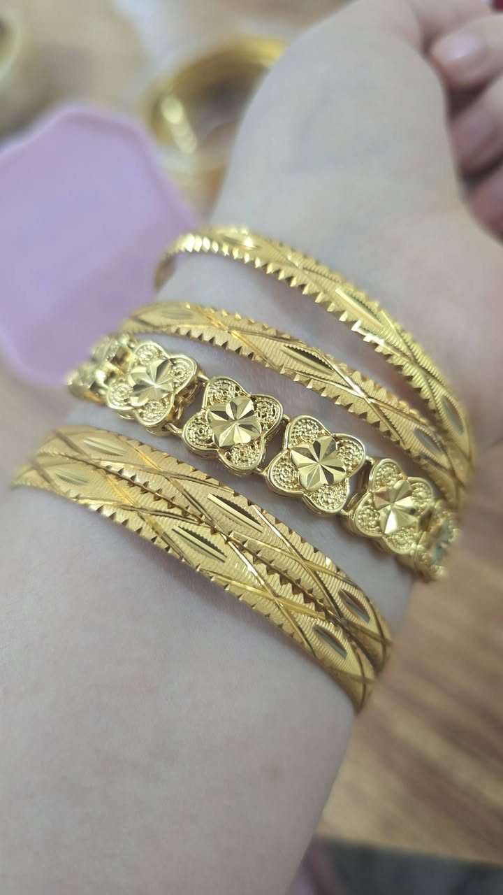 بتوت ذهب بنغالي انطيج بي ضمان فحص يجي الطلب مالتج تفحصي تجيبين كاسه قاصر فلاش عطر وتنكعيهن اذا اتاثر ولو ١ بالميه لا تاخذيهن ودينار واحد لا تنطين  
السعر ٢٥ توصيل ٣ 
الحجز على خاص


**إذا كنت صاحب هذا الإعلان وتريد حذفه لأي سبب، رجاءا أرسل رسالة إلى الدعم الفني**