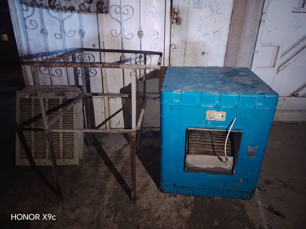 عندي هاي مبردة حجم 2 ونص
سـرعـتين تشتغل 
اي عيب مابيها 
وياه قاعده حديد
السعر 65
الرقم *********** بي واتساب فقط

