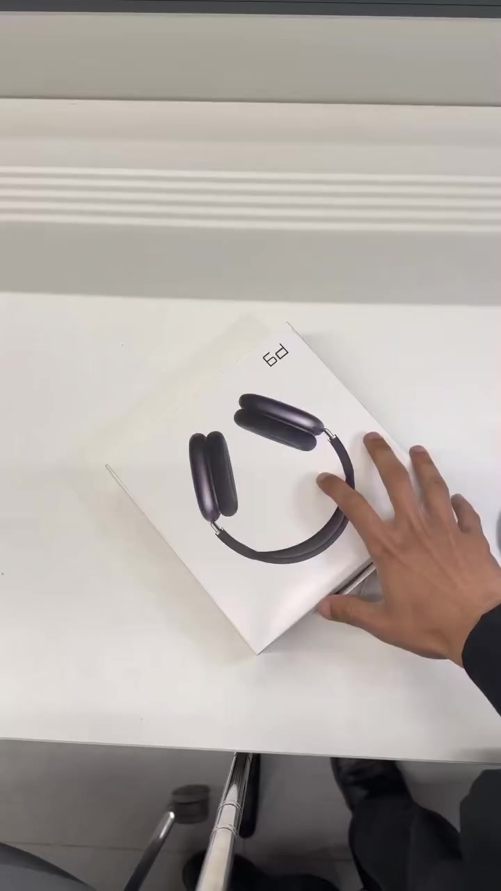 😍🔥15الف توصيل مجاني  
احجز الان ***********
سماعة رأس لاسلكية P9 ستيريو مع دعم AAC/SBC

• سماعة رأس بتصميم عصري مريح توفر تجربة استماع واضحة بفضل مكبرات الصوت عالية الحساسية.

• مزودة بمكبرات صوت ديناميكية Hi-Fi بحجم 50 مم لتقديم صوت واضح وتفاصيل موسيقية متوازنة.

• تدعم تقنية فك تشفير الصوت AAC و SBC لتجربة صوت محسنة ومتوافقة مع العديد من الأجهزة.

• حساسية ديناميكية عالية تساعد على إبراز تفاصيل الصوت بشكل واضح.

• تصميم فوق الأذن مع وسادات كبيرة مريحة مناسبة للاستخدام اليومي.

• هيكل خفيف وأنيق مناسب للاستماع للموسيقى ومشاهدة المحتوى.

• الموديل: P9
• نوع السماعة: سماعة رأس فوق الأذن
• حجم مكبر الصوت: 50 مم Hi-Fi Dynamic Coil Speaker
• دعم ترميز الصوت: AAC / SBC
