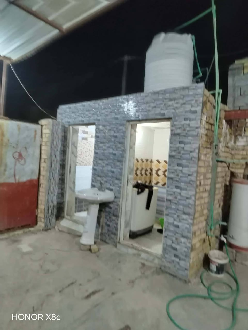 بيت للبيع زراعي مساحه 200  المكان كاع راجي ال وداعه يتكون من غرفتين وصاله ومطبخ ديوانيه وكراج سياره صحيات خارجيه وداخليه


**إذا كنت صاحب هذا الإعلان وتريد حذفه لأي سبب، رجاءا أرسل رسالة إلى الدعم الفني**