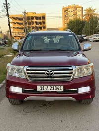 لاندكروز موديل 2011 ستينيه معروضه 265 وبيه  مجال بسيط بلخير على ياخذه ...