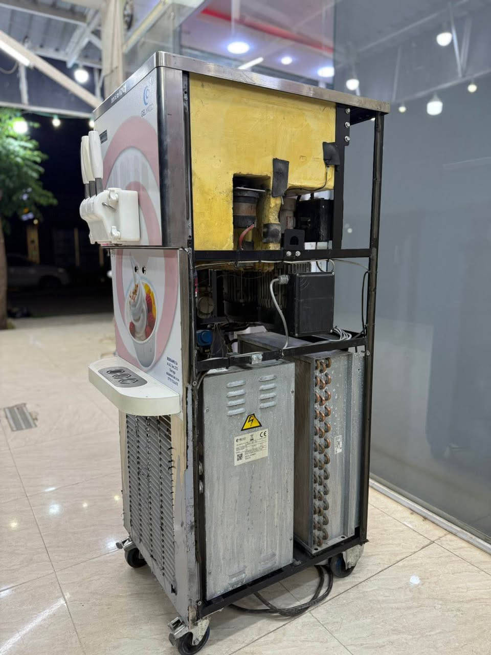 جيهازى دؤندرمه و به صطه ره بؤ فرؤشتن جيهازى دؤندرمه به كاره باى سنگل ئيش ئه كات  به شه رت هيچى ده سكارى نه كراوه هه موو بارچه كانى بيلادى شه ريكه ى خؤيه تى نرخى ٤٨ $وه ره قه يه به صطه ره ايطالى فريگؤماتى سريفيز سعرى ١٤$وه ره قه
***********
*********** السليمانية, العراق
