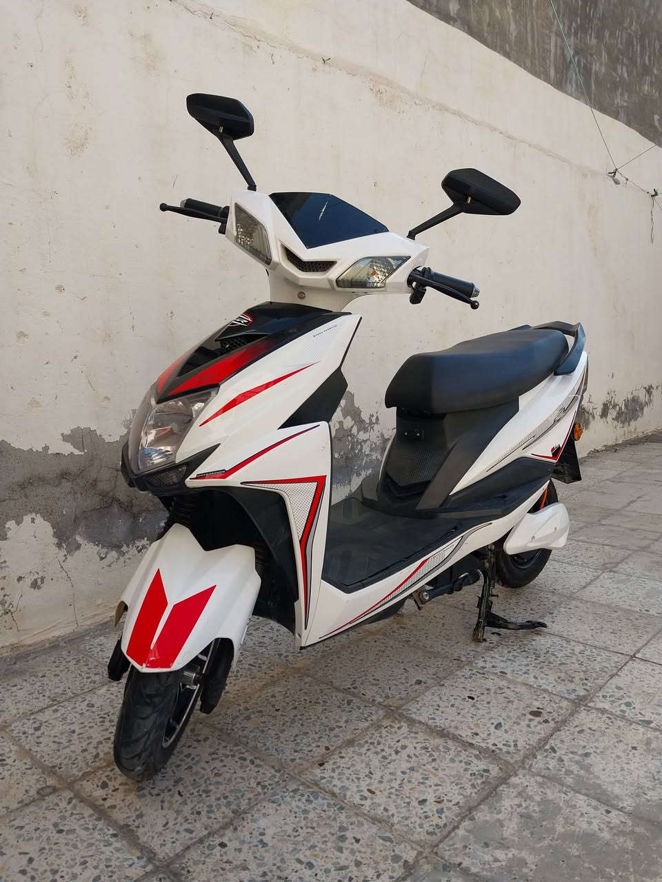 للبيع ماطور شحن ٦بطاريات نظيف مكان رمادي ***********
