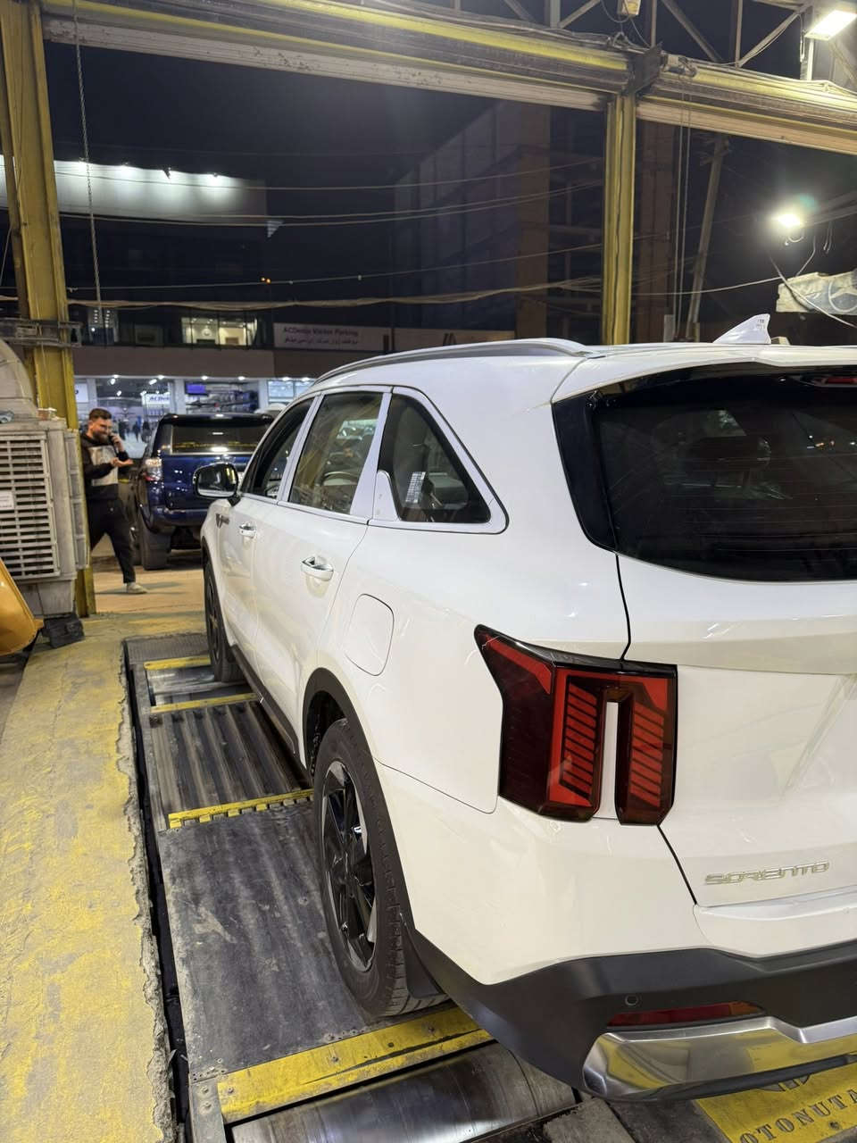 سورنتو 2024 
خليجي  الدوليه
قماره حديد  رقم بغداد انكليزي بسمي 
كاميرا وحساسات اماميه وخلفيه
اناره محيطيه متعدده الالوان((( ماشيه 48 الف))) 
لايت زنون عالي ناصي
لايت خلفي امامي LED
 بعده وضع الشركه سياره
محرك 4 سلندر
كشن  السائق كهربائي 
وضعيات قياده 4
مساعده منحدرات 
جنطه كهرباء
تشغيل عن بعد 
شاشه متصل  
شاحن وايرلس 
كيجات متغير الكتروني وعادي
شاشه لمس متغير التحكم 
ستيرن فول تحكم
7راكب
الاناره الداخليه LED
دخول بصمه ذكي
حساس امامي
حساس خلفي
قبضات الباب الالمنيوم 
مري شفط
حاملات اكواب 
تشغيل عن بعد..

السعر / 268 $. بيه مجال بسيط

مكان بغداد_ الكرخ _ حي الجامعه

***********

ملاحظة :- السياره خاليه من اي ضربة 
المكتوب بالسونر (طخه بالجاملغ الخلفي لايمن) هي فقط رصعه مال حصوه جداا صغيره ومتنشاف بالعين نهائيا 

والبارد مكتوب بالجاملغ الامامي هي ( رصعتين صغار سحبناه Bdr ونكتب بالسونر بارد. وموجده صورتهن)

لا يوجد غير هذه الملاحضات
