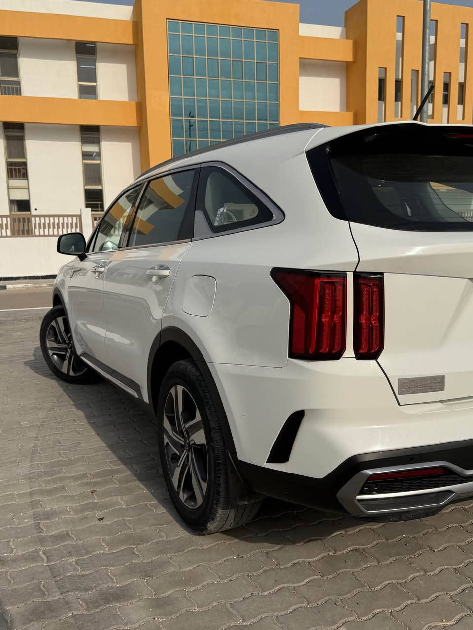 السلام عليكم متوفر سورنتو 2021 كفاله عامه فقط اربع اصابع بارد بطرف مال البنيد ماشيه 40 الف *********** البصرة, العراق
