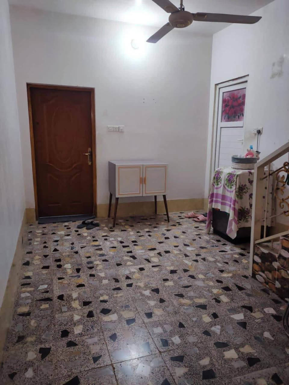 دار للبيع في النجف الأشرف حي الجامعة 
مساحة ١٠٠م طابقين ٣غرف نوم 
خلف المدينه المائيه قطاع ٢٦ موقع مميز 
سعر مناسب

للاستفسار مراجعة مكتب الدر او إلاتصال ع الأرقام المذكورة 
***********ابو عباس الجليحاوي
يتوفر واتساب 

***********حسين الاعسم 
يتوفر واتساب 

#نستقبل_عروضكم_العقارية_في_كافة_احياء_النجف_الاشرف_اهلاً_وسهلاً النجف, العراق
