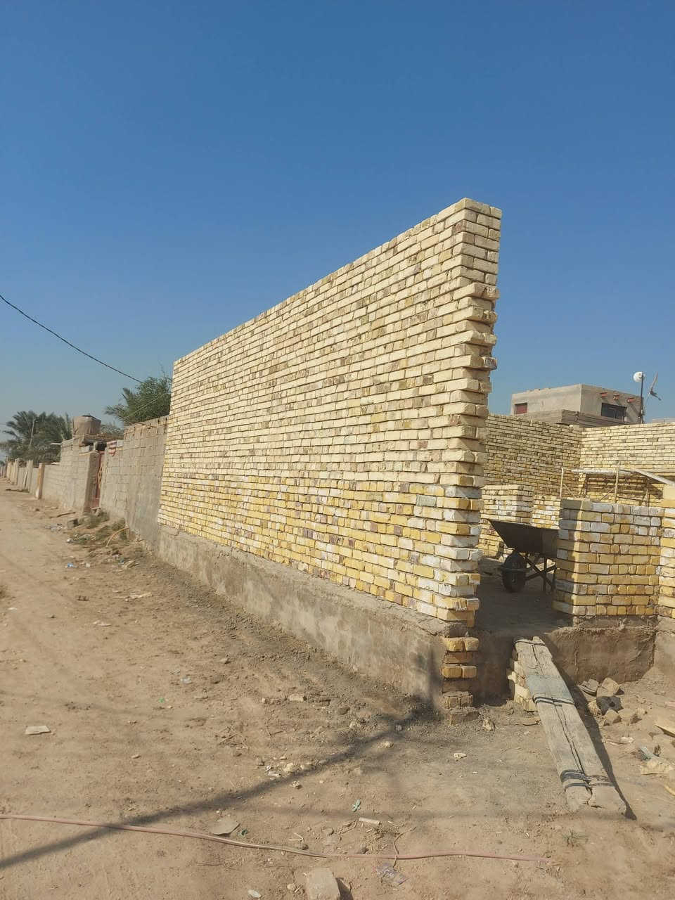 السلام عليكم ورحمة الله وبركاته
 خلفة بناء طابوق وبلوك من الدرجه الاولى
حاليأ متفرق اشتـغل علئ الدبل + باليوميه 

***********
***********
