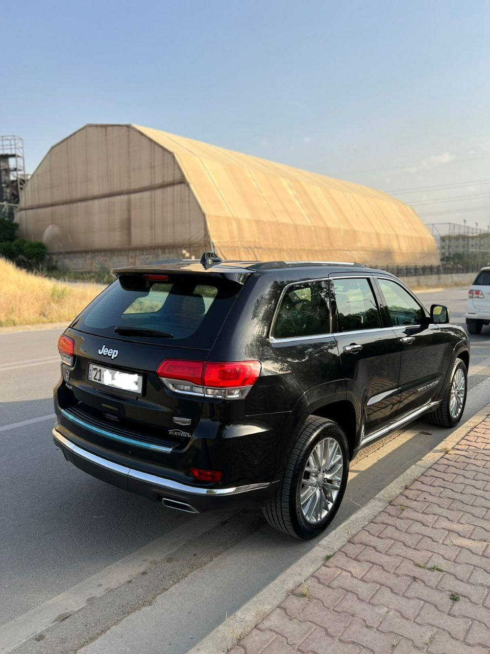 ‏جيب سوميت بلاتيميوم  2018 خليجي ‏‎اعلى فئه بالجيب
‏‎محرك  8 سلندر 5700 هيمي
‏‎مكفولة من اي حادث او صبغ
‏‎ماشية 50 الف
‏‎موصفات
‏‎شفتات ستيرن 
‏‎كشنات كهرباء وخزن ميموري  
‏‎المرايا الجانبيه قابله للطي اوتو وقلاب عند الرجوع للخلف هيتر ورادار تحذير واناره ترحيب 
‏‎رادار امامي مانع تصادم 
‏‎رادار خروج عن المسار 
‏‎اتو ستوب 
‏‎اتو بارك
‏‎نضام سبورت 
‏‎نضام ايكو لتقليل صرف الوقود 
‏‎اربع انضمه قياده 
‏‎جكات 
‏‎جنطه كهرباء

‏‎مرايا داخليه تعتيم ذاتي 
‏‎لايت زنون متحرك 
‏‎فتحه سقف بانوراما 
‏‎نظام صوتي هارمن كاردن 14 سماعة 
‏‎ستيرن كهرباء وخزن وهيتر 
‏‎شاشه ابل كار بلي 
‏‎كير محرك كله بشرط الفحص 

لتواصل واتساب ***********
