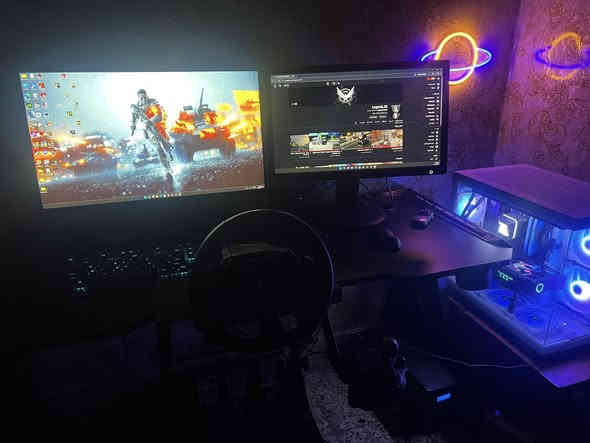 السلام عليكم حاسبتي للبيع كل الغراض عليها ضمان الشركة اكفلك الحرارة واي مشاكل ثاني حاسبة بعدها جديدة ما لحكت استخدمها هواية ومنا ل4/5 سنين ما تفكر اطورها 
كراتين كل القطع موجودة 
السعر (3.000.000) دينار عراقي 
توصيل موجود وين ما تكون  
___________________________________
MSI MAG B850 TOMAHAWK MAX WIFI
___________________________________
MSI gaming trio oc GeForce RTX 5070ti  16GB
___________________________________
SAMSUNG 990 PRO SSD gen4   1TB
___________________________________
CORSAIR Vengeance RGB 32GB (2 x 16GB) 288-Pin PC RAM DDR5 6000Mhz CL30    
___________________________________
Ryzen 7 7800x3D Tray معالج كبة لوز
___________________________________
MSI MAG A15 360mm انسى الحرارة
___________________________________
MSI MAG A850GL 
___________________________________
Case Montech king 65 pro white
 مراوح 140mm عدد 2 / 120mm عدد 1 RGB 
___________________________________
Fan case Corsair 120mm 3x RGB 
-----------------------&&&--------------------------
اضافات:-  شاشة                                            
MSI / 27' / 1440p / 0.5ms / 300hz 
استخدام قليل بعدها بالضمان كارتونة موجودة  السعر 300الف 
------------------------------
واتس اب ***********
