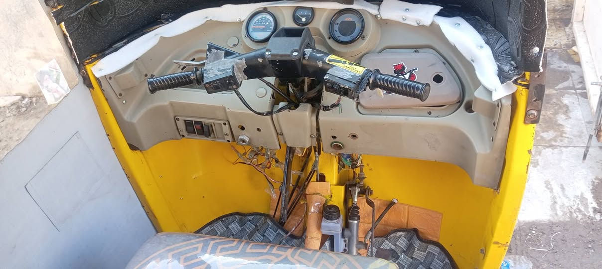 السلام عليكم تكتك زيلو. محرك باجاج مال 20. موديل 2018. الشهر الثامن دبلات باجاج. الماشه مال باجاج القم باجاج. حته القمجيات والمراية كله باجاج نضافه يعني غراضهه ماتحير بيهه كدام عينك. كبات. تخم كامل سبايدر. ومجبزة. بدرع. داير مداير. مصبوغه صبغ خفيف للجمالية الداير. مالهه.///كهربايات كلهه شغاله بك الايت جديد بعده مامشدود ماعرف اشدة. وهورن مالهه جديد مال باله بعده مامشدود  التكتك ماناقصهه شي كبل للشارع.  شرط نكرة سلف.  ناقصهه بس شمعات مال الايات الامامية تتبدل. وذني سعرهن. الزوج بعشرة اللالف . مدوشمة جديد. بردة جديده دوساتهه الاصليه
تكتك امفولة بانزين. ودايرلهه دهن جديد.  شلعتهه تخبل. تكتك مال جناي ومتعوب عليهه.  اوراق اصوليه. وشرط مدكوك رقم الشاصي بالامن الوطني يعني مكفولة من السرقه.  سعرهه. 3 و 600 و 50. /وبيهه مجال حك الجيه.  العنوان. بغداد الزعفرانيه الشارعين مال سيد هاشم. بي واتساب ***********
