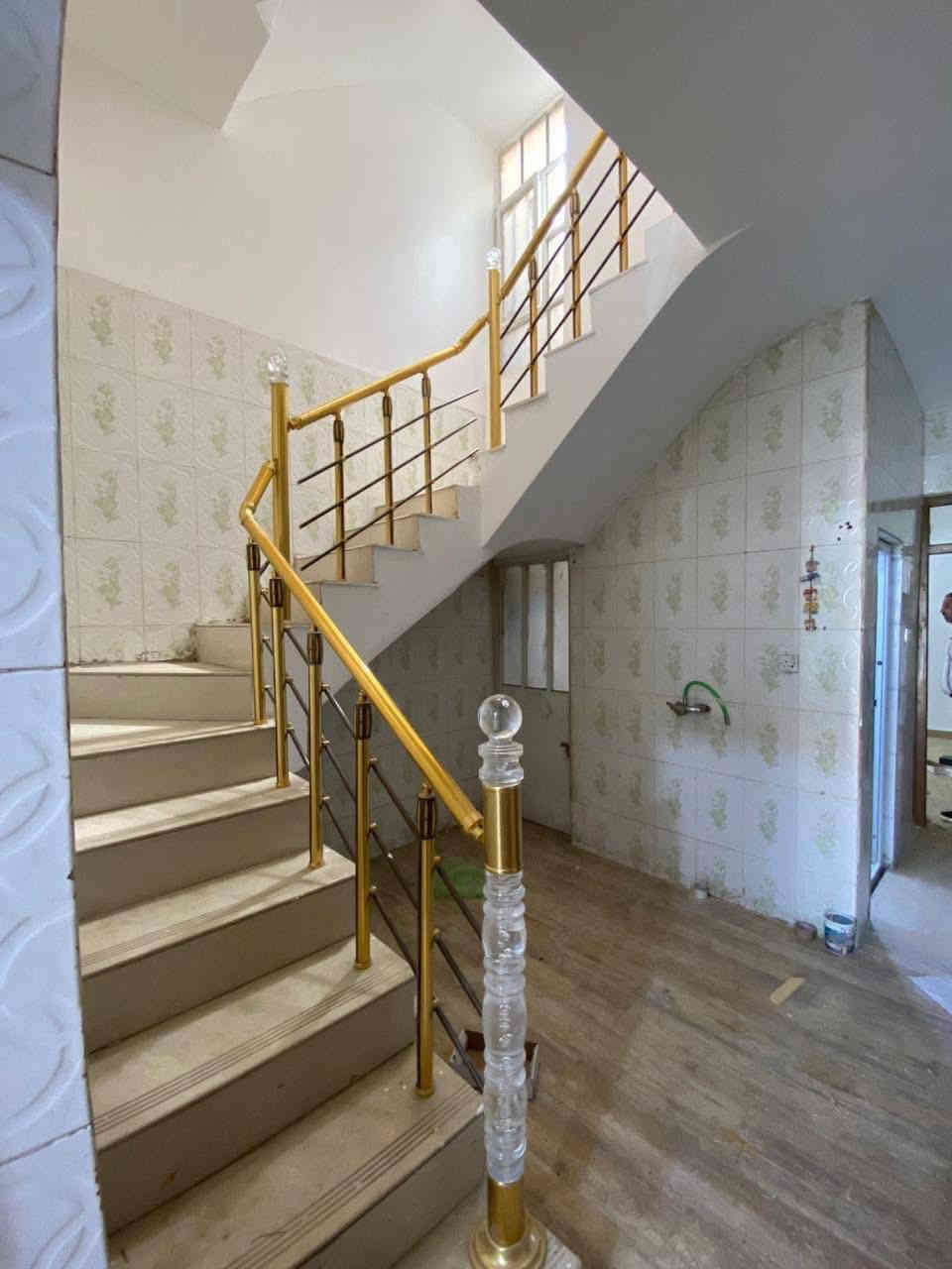 دار للبيع مساحه 50متر /في منطقه حي سومر شارع المدارس الرئيسي
الواجه 3,75 النزال 13,30

الطابق الأرضي 

صاله + مطبخ + خدمات + غرفه نوم 

الطابق الأول

2غرف نوم + خدمات

الطابق الثاني 

بيتونه + سطح مع مخزن

للاستفسار اكثر اتصال بالرقم او مراجعة مكتب البقيع حي سومر شارع المدارس مقابيل مدرسه سما سومر الاهليه ***********

مكتب البقيع ***********
