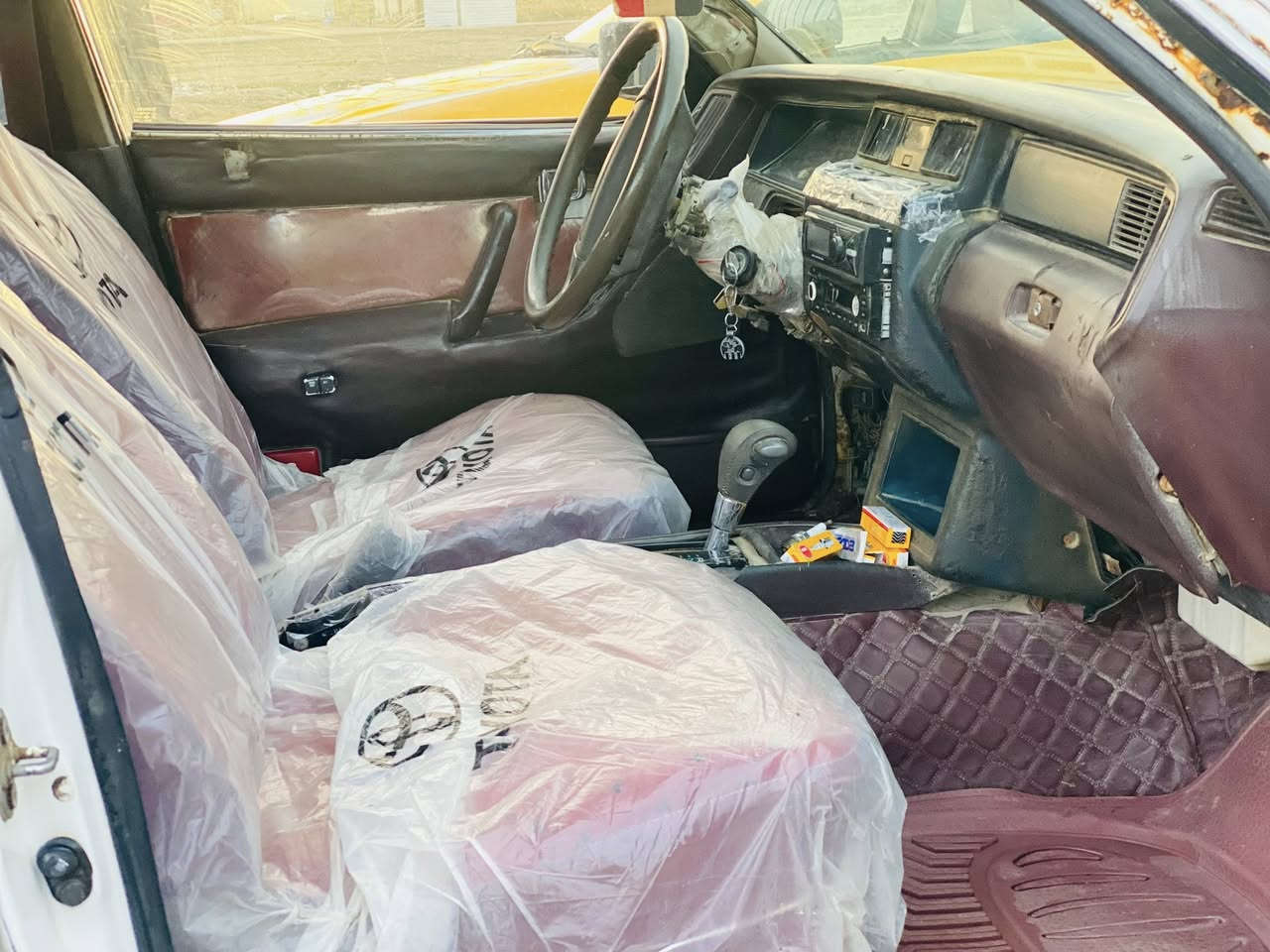 سيدان ايسر بلاد ما ملعوب بيها مكينه وكير وكسن شرط سياره ناعمه شرط ١٨٠ تحطهن كلهن  تحويل ثاني يوم عوزها ترتيبات بصيطه مكان سماوه ناحيه الدراجي ***********بيه واتساب السعر ٢٥
