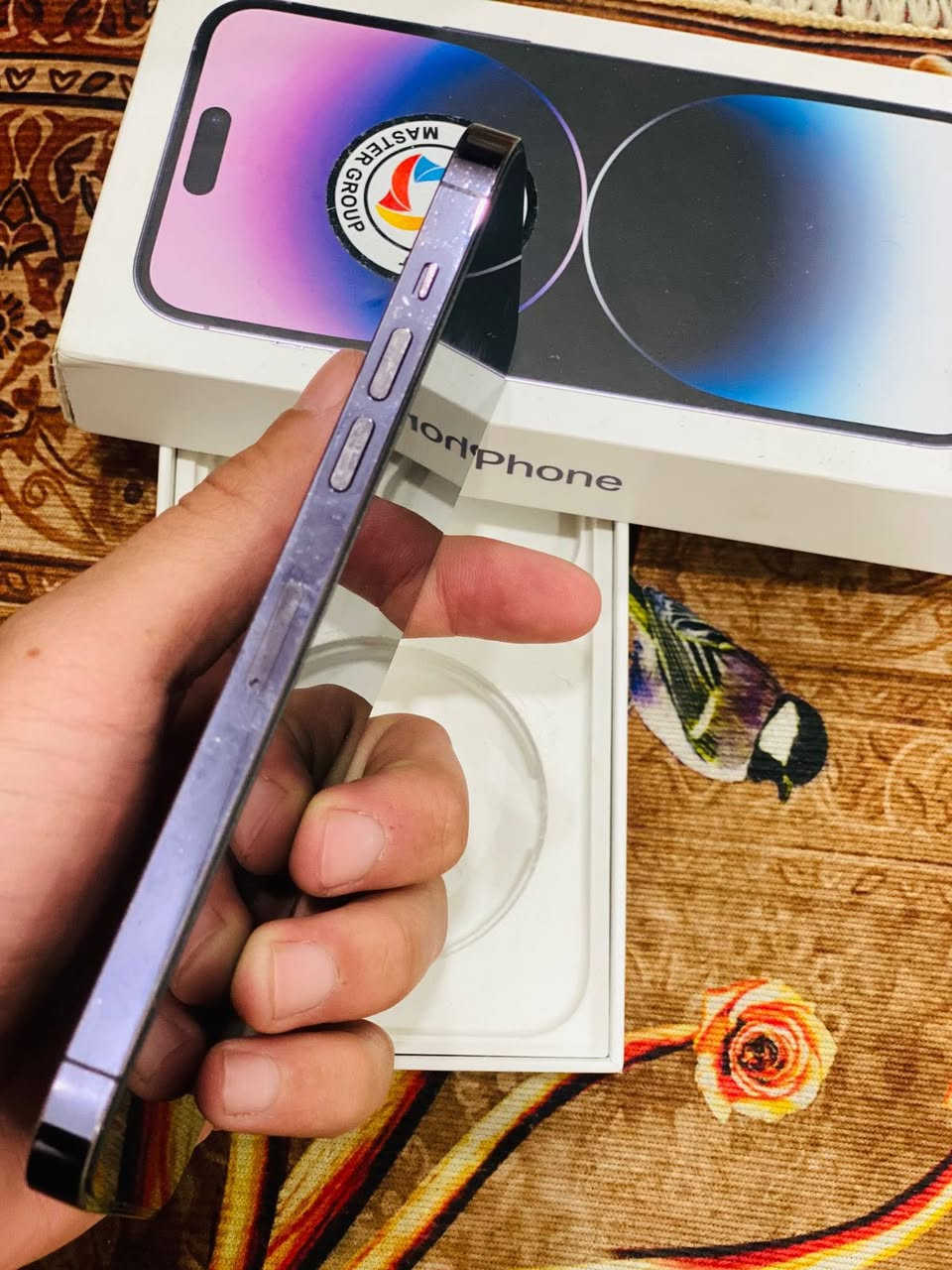 للبيع ايفون 14برو ماكس نموذج M ذاكرة 256 بطارية 80 لا مفتوح ولا مصلح بعدة شركة نضافة 80 /100 مكاني ديالى الخالص سعرة 800 مجالة كلش بسيط 
للتصال ***********
