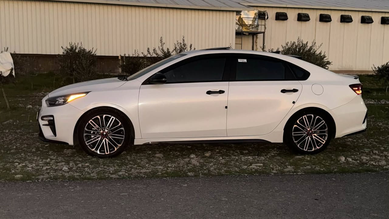 سلام عليكم
فورتي مديل 2021
فول موصفات 1/1
فئة GT  
مكينه 16 توربو 201 احصان 
ضرر بابين وربع جاملغ
بجم كبس 
ماشيه 32 الف مايل 
***********
***********
