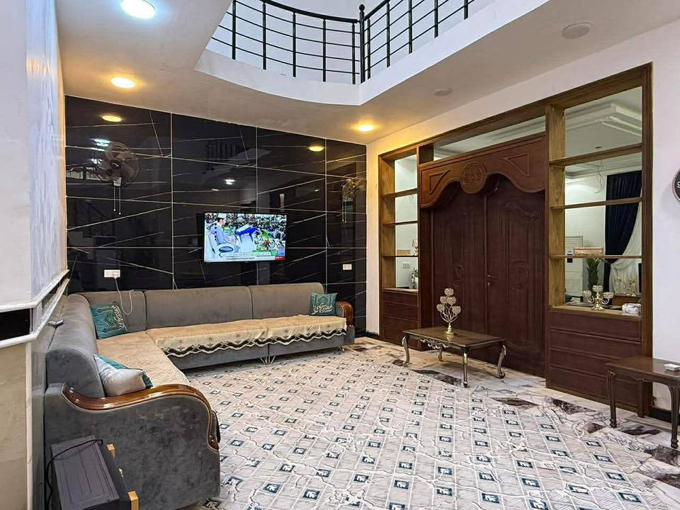 السلام عليكم 
🏡 دار سكني للبيع

📐 المساحة: (200 م ركن)

🏠 نوع البناء: ( / طابقين / حديث البناء)
    
3غرف نوم صالة +كلدور مطبخ
العنوان بابل ازوير الغربي

للاستفسار الاتصال على الارقام التالية  :
📞 ***********
📞 ***********
📍عنوان المكتب : حلة - حي الصحة - مقابل جامع الهندي
♻️لمن يرغب في عرض عقاره الاتصال بنا او مراسلتنا على الواتس اب
