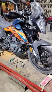 تعديل ktm 390 شغلنه صار عليها قواعد جنط ودرع حمايه وسيبايه خلفيه اخوكم...