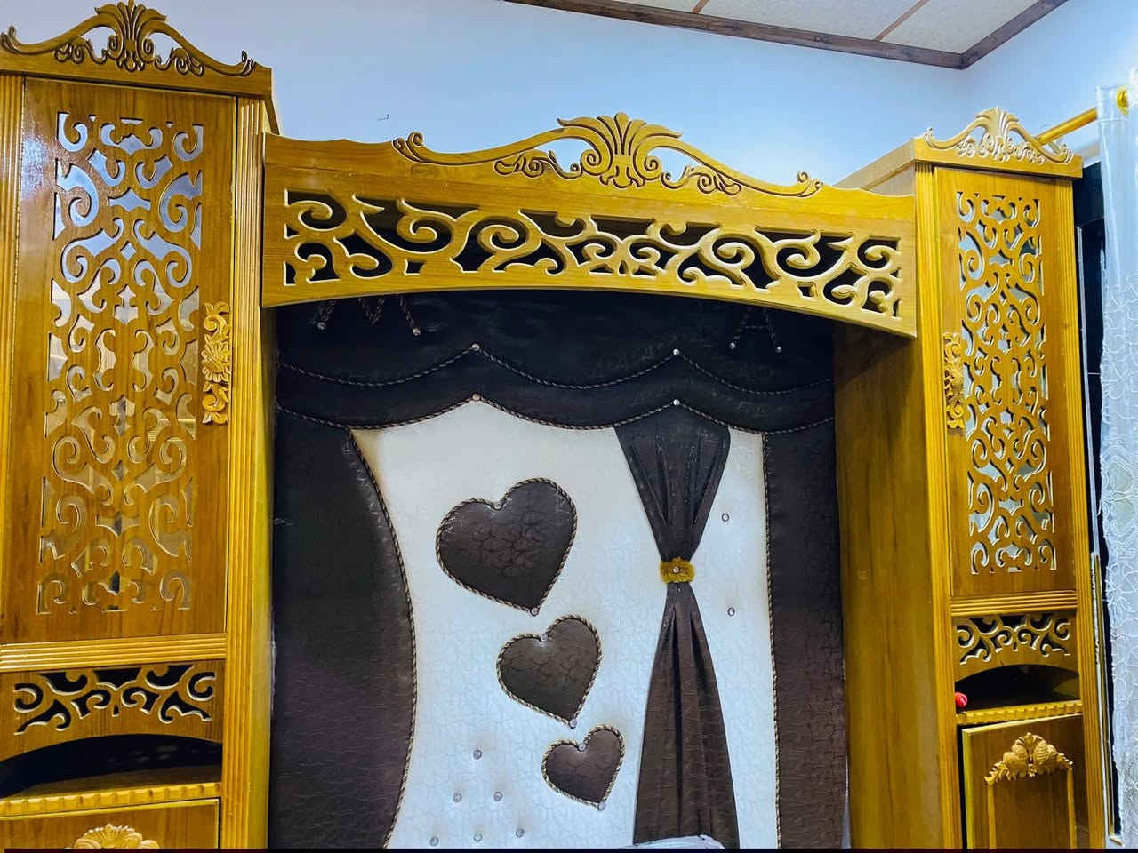 سلام عليكم غرفة نوم مستعملة شي قليل  السعر 1,000,000 وبيها مجال استفسار اتصال على ‏‪***********‬‏
