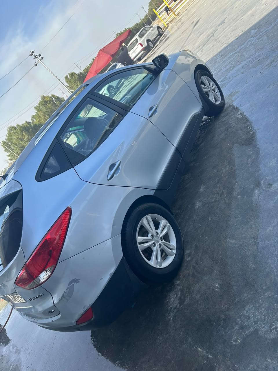 السلام عليكم 
توسان 2013 خليجي باسمي رقم بابل الجديد بيها صبغ جاملغات وبنيد اثر جراد بدون حادث 
مكان السياره بابل /مسيب 
السعر 124 وبي مجال
للاستفسار ***********
