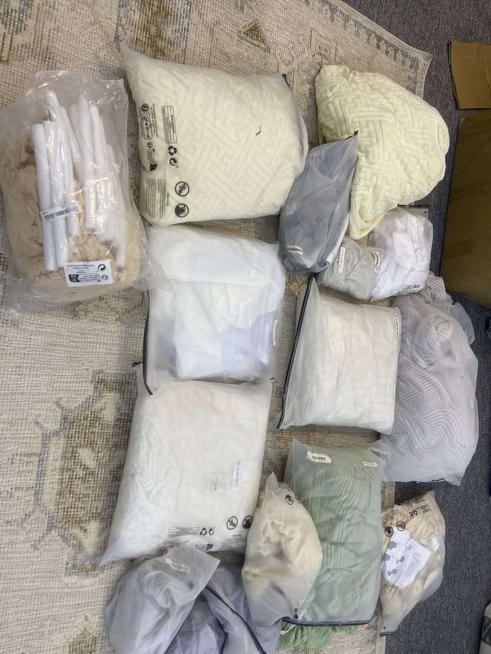 السلام عليكم 
شلعات المفروشات ب ٢٥ 
والمنزلي خلي سعرك واخذ 
واذا تاخذهن كلهن اخليهن بكارتون واحد وتوصيل واحد  
اغلب الاكياس بس اكثر من قطعتين لان من صفيت جمعتهم  بيهم هواي قطع قويه  بيهم جنط بيهم نواعم بيهم كفرات بيهم وجوه كوشات بيهم لاسق اسطح الرولات مو لوحات لاسقات هذني  خلي سعرك عليهم وبالعافيه


**إذا كنت صاحب هذا الإعلان وتريد حذفه لأي سبب، رجاءا أرسل رسالة إلى الدعم الفني**