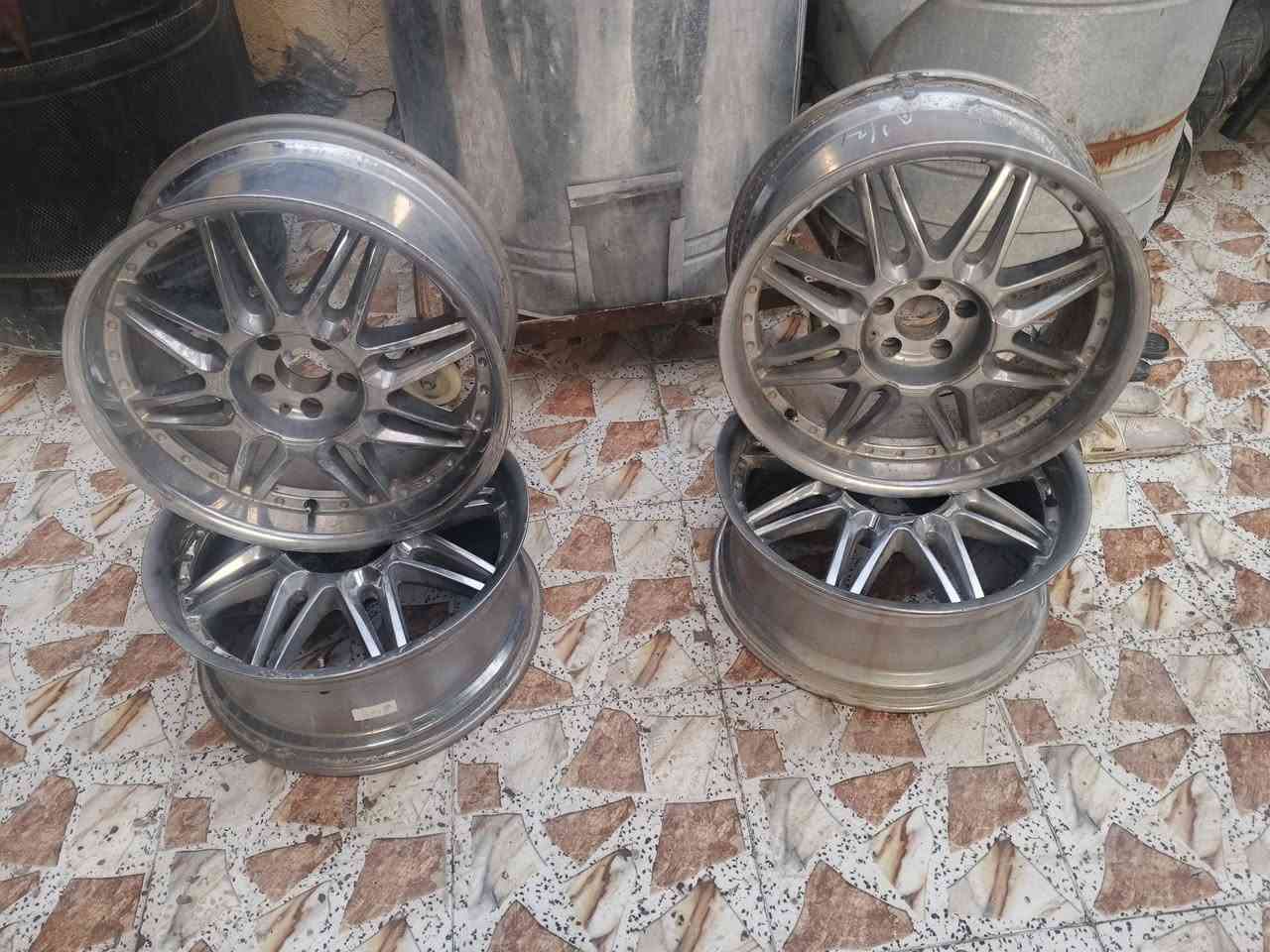 السلام عليكم 
وياله موستنك للبيع
5 ستدات 
سعر 300 وياله نيكل اصليات 
*********** فقط بي واتساب
