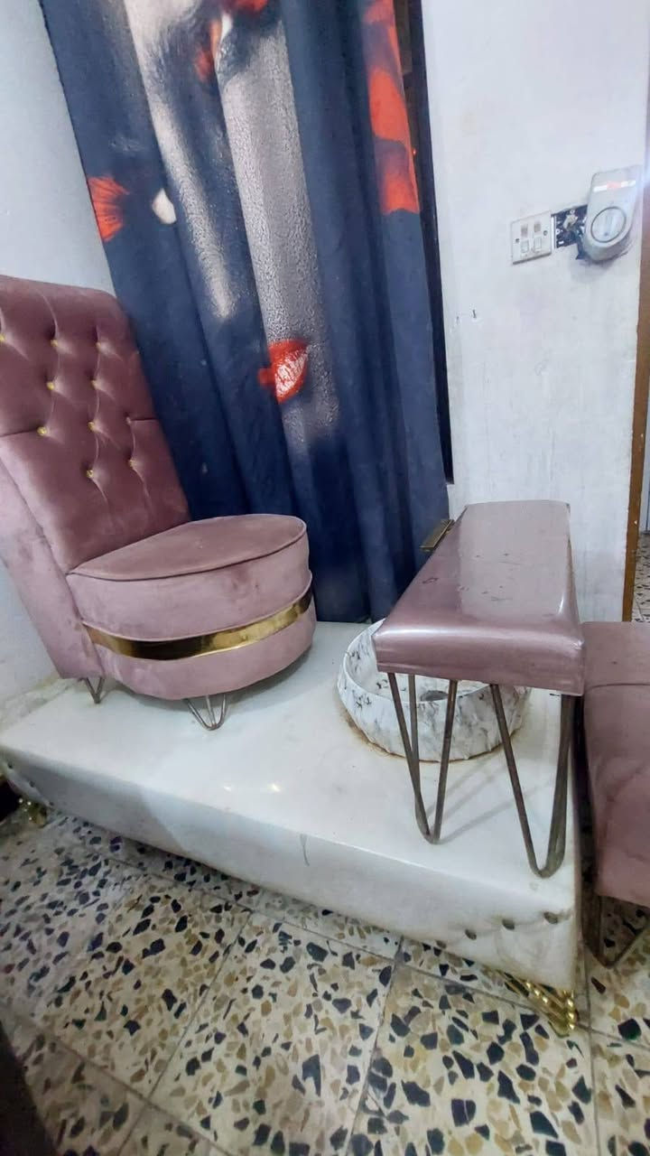 ستيج قدم مستعمل شي بسيط السعر ١٦٠ وبي مجال بسيط 
للاستفسار الاتصال ***********
