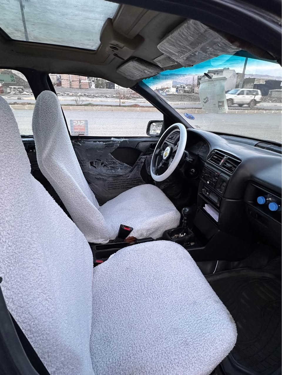 ئۆپڵ ڤیکتڕا مۆدیل ۱۹۹۱ ئاڕم پلاستیک سلێمانی ئاڕمەکەی بەناوی خۆمە تا ۲٠۲۷ نوێکراوەتەوە هەزەی تازە بۆکراوە پاکانەی بۆکراوە غڕامە دیناری لەسەر نیە بەشەرتی بەناو کردن مەکینە ۲٠ گێرو مەکینە بەشەرت مواسەفات سەقف سڵایت سوکان پاوەر ABS تەزیل بلوتوز ویل بیکاشۆ چوار تایەو ویلی نوێی لەژێرە سەیارەکە دینار مەسرەفی تێدا نیە لێدروی نیە پێشو پشتی کەپسە سەیارەکە کارەبای کامل ئیش دەکات بەشەرت تەقەو رەقە بەشەرت ئارمەکەش بەشەرتی بەناوکردن سەیارەکە لە کۆیەیە سعری ۲٦ و معامەلە 
ژمارەی مۆبایل :
*********** كويسينجاك, أربيل
