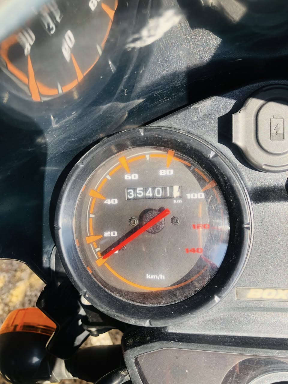 السلام عليكم: بوكسر 2023 مرقم بغداد دولي سنوية باسمي مكفولة من كلشي سعرها 2,500 مليونين ونص مكاني بغداد ***********
