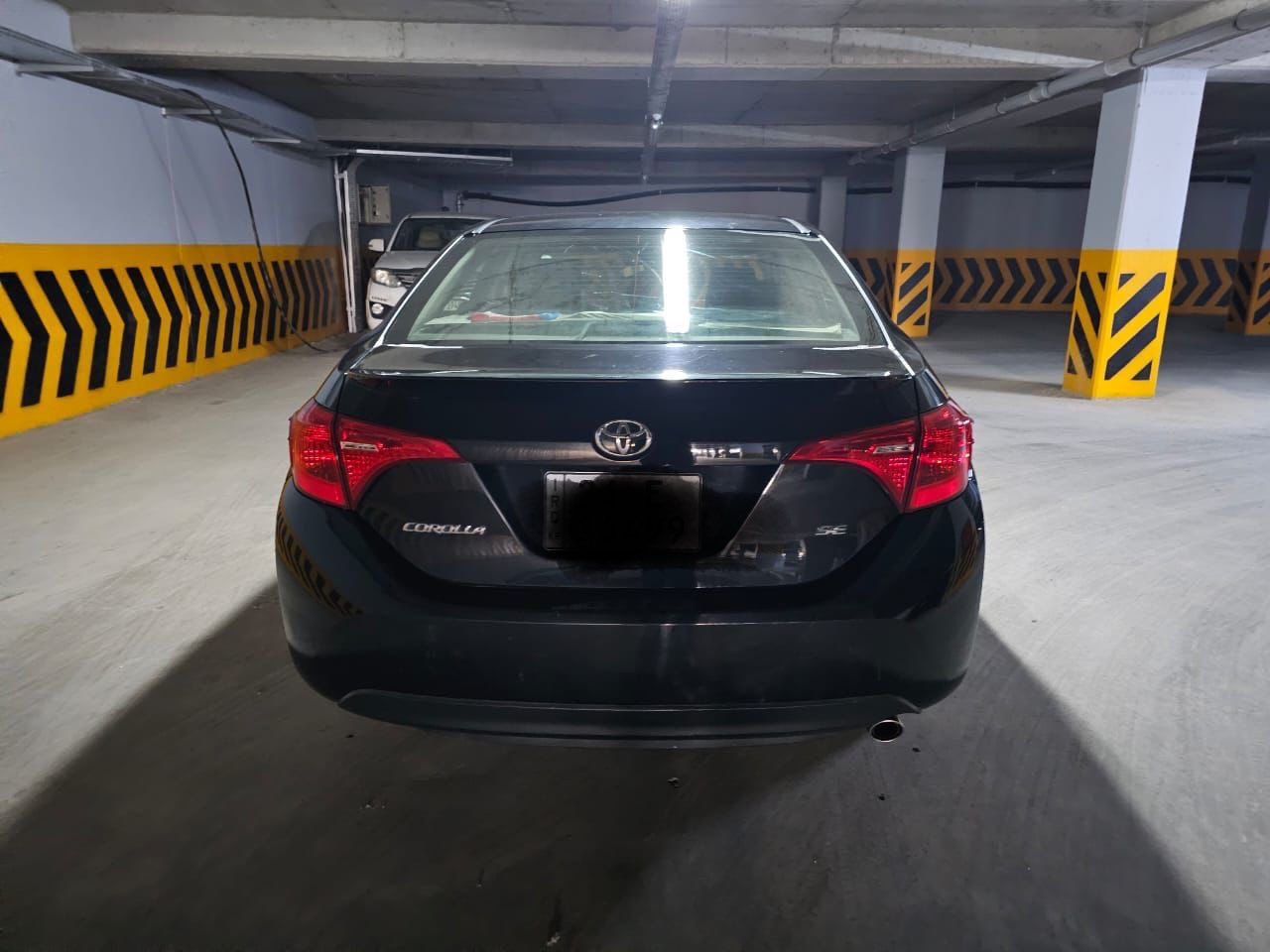 🚗 للبيع: تويوتا كورولا SE موديل 2017 - أسود ملكي 🚗
سيارة عملية واقتصادية جداً، جاهزة للاستخدام وبمواصفات الفئة الرياضية:
• الفئة: SE (سبورت)
• الوارد: أمريكي
• الممشى: 110 ألف ميل
• الضرر والصبغ: نصف بونيد صبغ (بخ) فقط، بدون أي ضرر بالدواخل نهائياً.
• رقم السيارة: دهوك (رقم جديد، جاهزة للتحويل).
⚙️ أبرز المواصفات:
• محرك 1800cc.
• ويل كب رياضي حجم 17.
• شاشة لمس وكاميرا خلفية.
• رادار أمامي (تحديد مسار ومانع تصادم).
• كشنات رياضية ومريحة.
• تحكم ستيرن كامل جهتين مع شفتات تبديل سرعة.
• نظام قيادة رياضي (Sport Mode).
💰 السعر: 129 ورقة (12,900$) وبيها مجال بسيط للجادين.
(ملاحظة: السيارة عليها غرامة 800$، يتم ترتيبها والاتفاق عليها عند الشراء).
📞 للتواصل والاستفسار (واتساب أو اتصال):
wa.me/9647507880633
☀️


**إذا كنت صاحب هذا الإعلان وتريد حذفه لأي سبب، رجاءا أرسل رسالة إلى الدعم الفني**