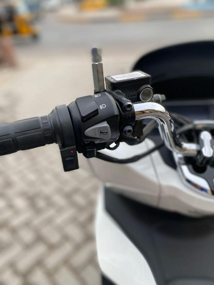 السلام عليكم بي سي أكس ( PCX ) جيل الرابع مديل 2022 ماشيه 10 الأف الدراجه بحالة الوكاله مواصفات الدراجه ( بصمه ) ( تدفئة يدات ) ( نضام ABS ) ( حساس أزدحام ) ( أستاند كهربائي ) السعر 6 أوراق 💵 قفل 🔒 العنوان بغداد للاستفسار ***********
