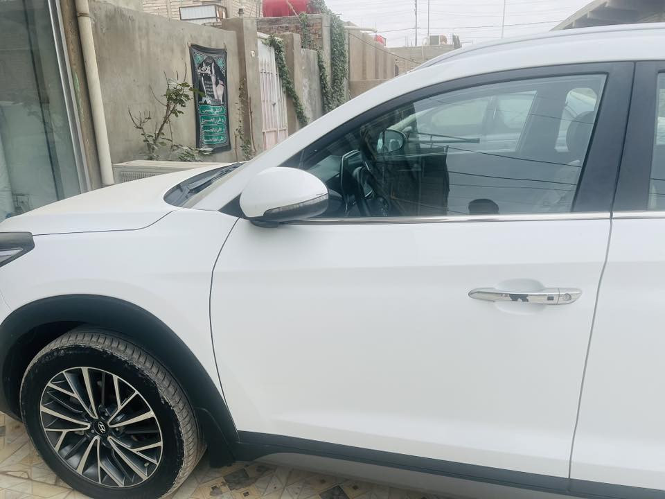 � هيونداي توكسان 2020 للبيع
▪️ الموديل: 2020
▪️ الممشى: 76 ألف كم
▪️ السيارة نظيفة جداً

🔹 كارت أصبعين بباب السائق فقط
🔹 محرك وكير بحالة ممتازة (كفالة)
🔹 تشغيل بصمة
🔹 كشنات كهرباء
🔹 تبريد قطعتين
🔹 مراي شفط مع إشارات
🔹 تحكم ستيرن
السيارة بحالة ممتازة وما تحتاج أي صرف 
للاستفسار:***********
212$
