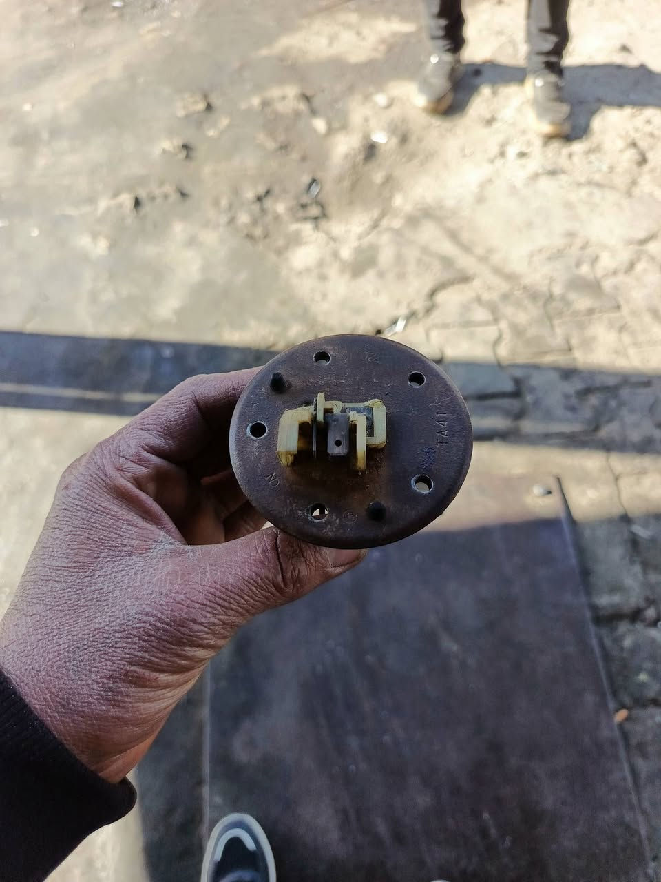 ادوات كرونا جديد وتفصيخ اصلي شركة اي شي تحتاج اتصل واتساب *********** عنوان المحل  باب الشرجي مقابيل محطة وقود البتاوين احمد ياباني
