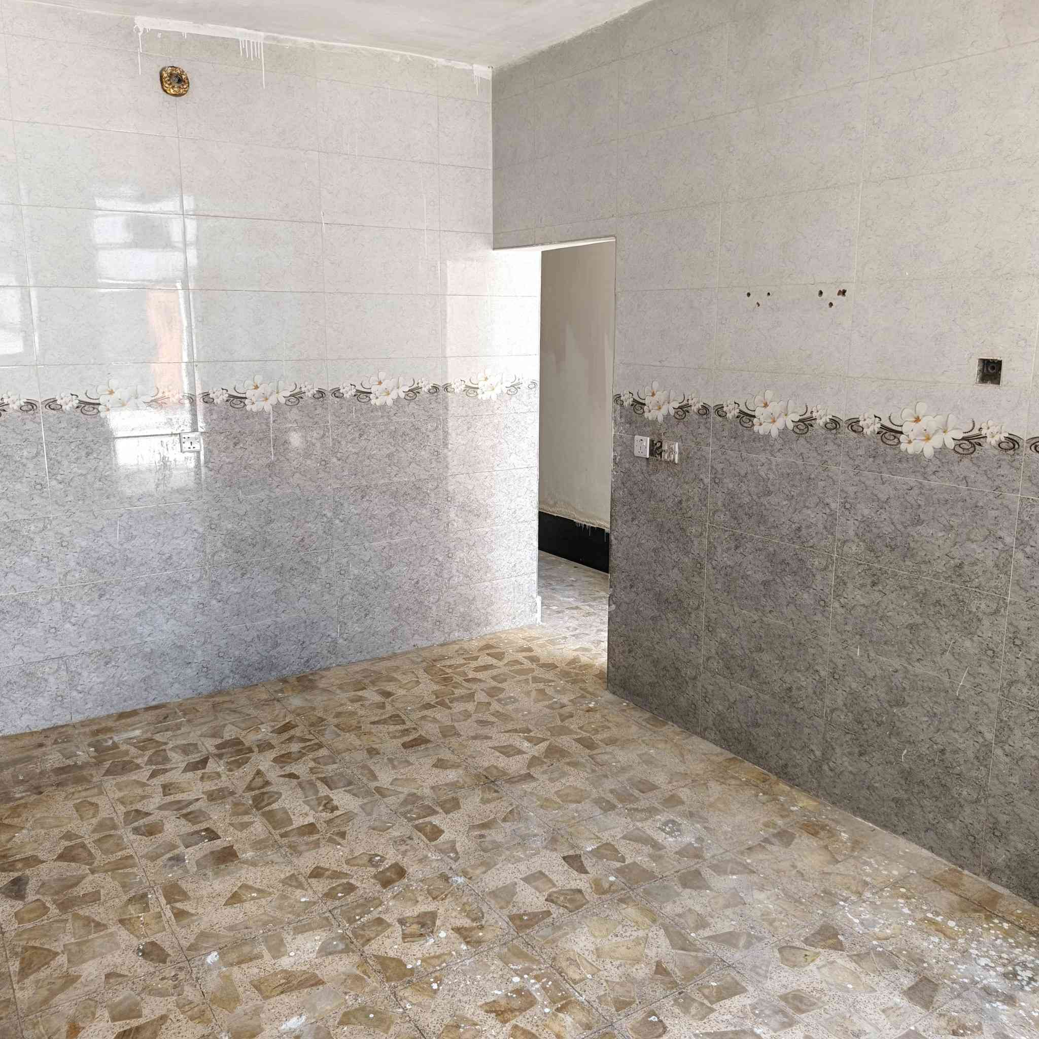 السلام عليكم بيت البيع مساحه 100متر شارع الخدمات مسقط مقابيل مدرسة ابو مهدي المهندس منطقة 11388 قرب تجاري خدمات للاستفسار ***********

