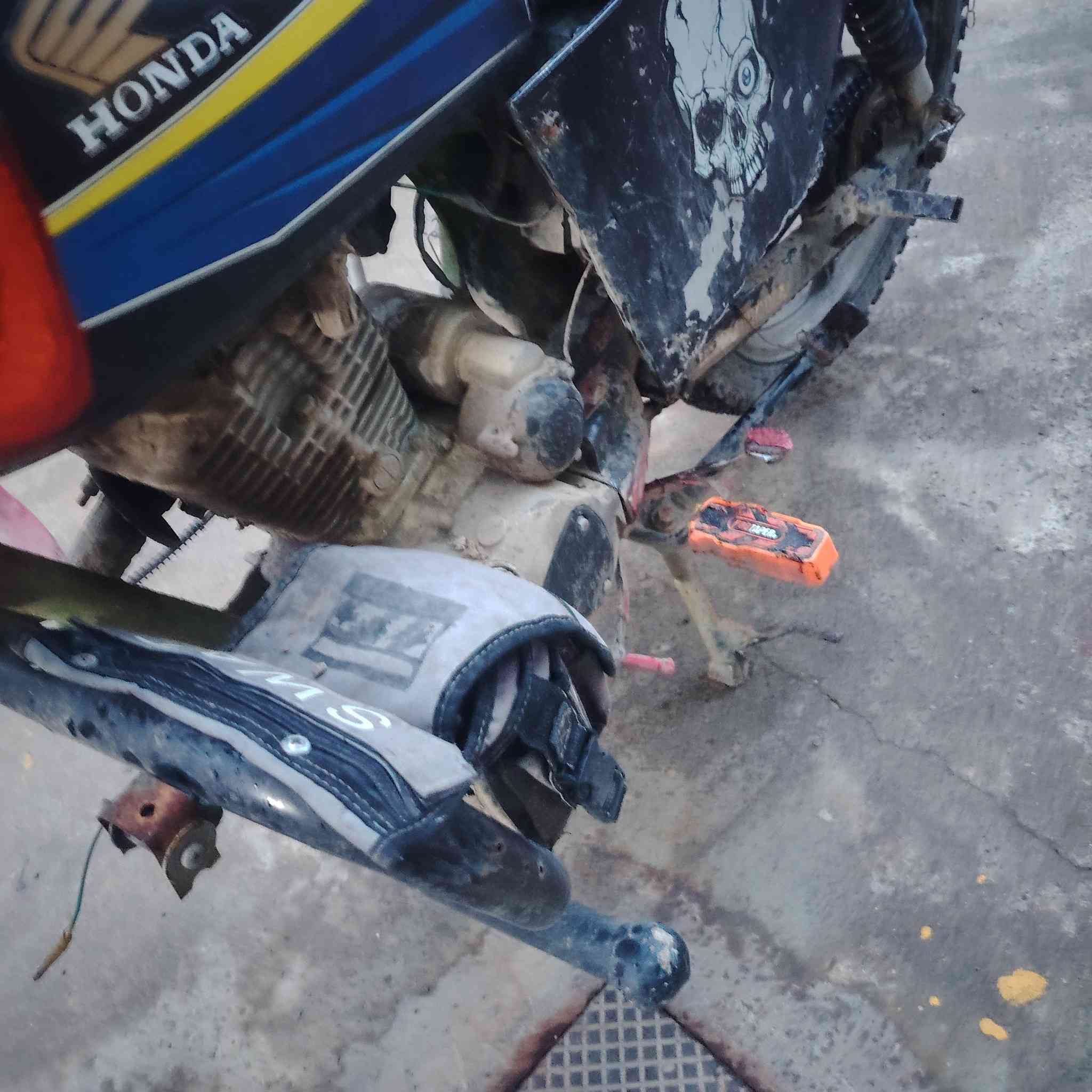 السلام عليكم عندي موطور للبيع شقال بس يعوزو لايت المكان الكياره والسعر 150 وبي مجال وهاذا رقمي *********** نهايتو 140
