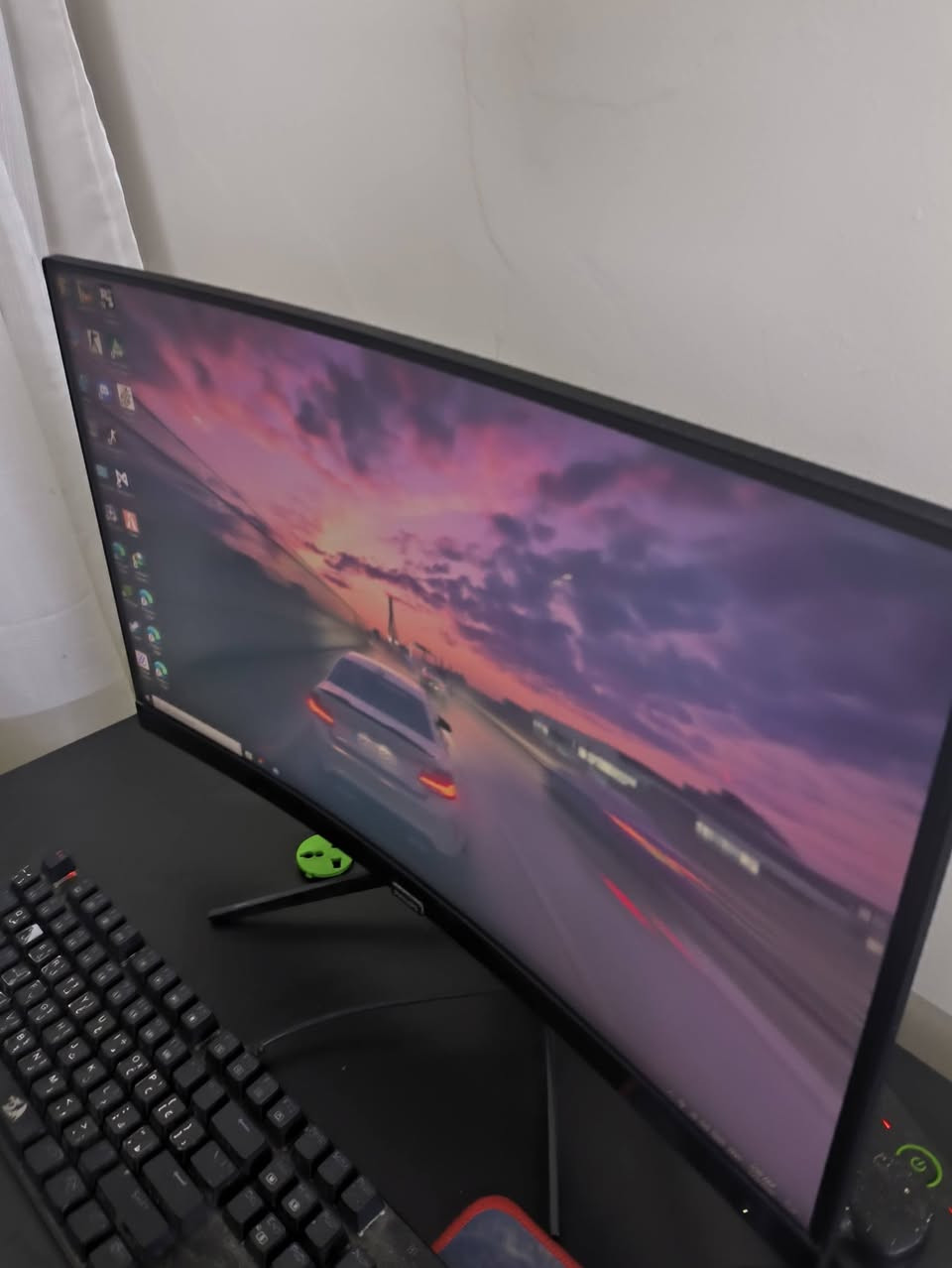 سلام عليكم كيس وشاشة مقوسة حجم 24 للبيع سعر 600 الف بيها مجال شي بسيط للشراي تجي تفحص براحتك مكاني بغداد الدورة توصيل ماعندي تواصل واتساب *********** 
المعالج AMD Ryzen 5 3600X 6-Core

الرام RAM lnstalled 2667MHz 16.0GB

كرت الشاشة GTX 1660 SUPER 6GB

هارد HDD 932GB ST1000NM001

SSD 238GB Lexar SSD 

POWER 650
