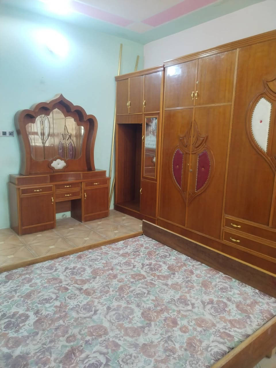 سلام عليكم غرفه نجاره تسكام مكان طوريج لبيع لستفسار تصال عل رقم *********** او مرسال وات
