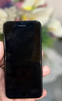 آيفون ٧ • ٣٢ • مقفل