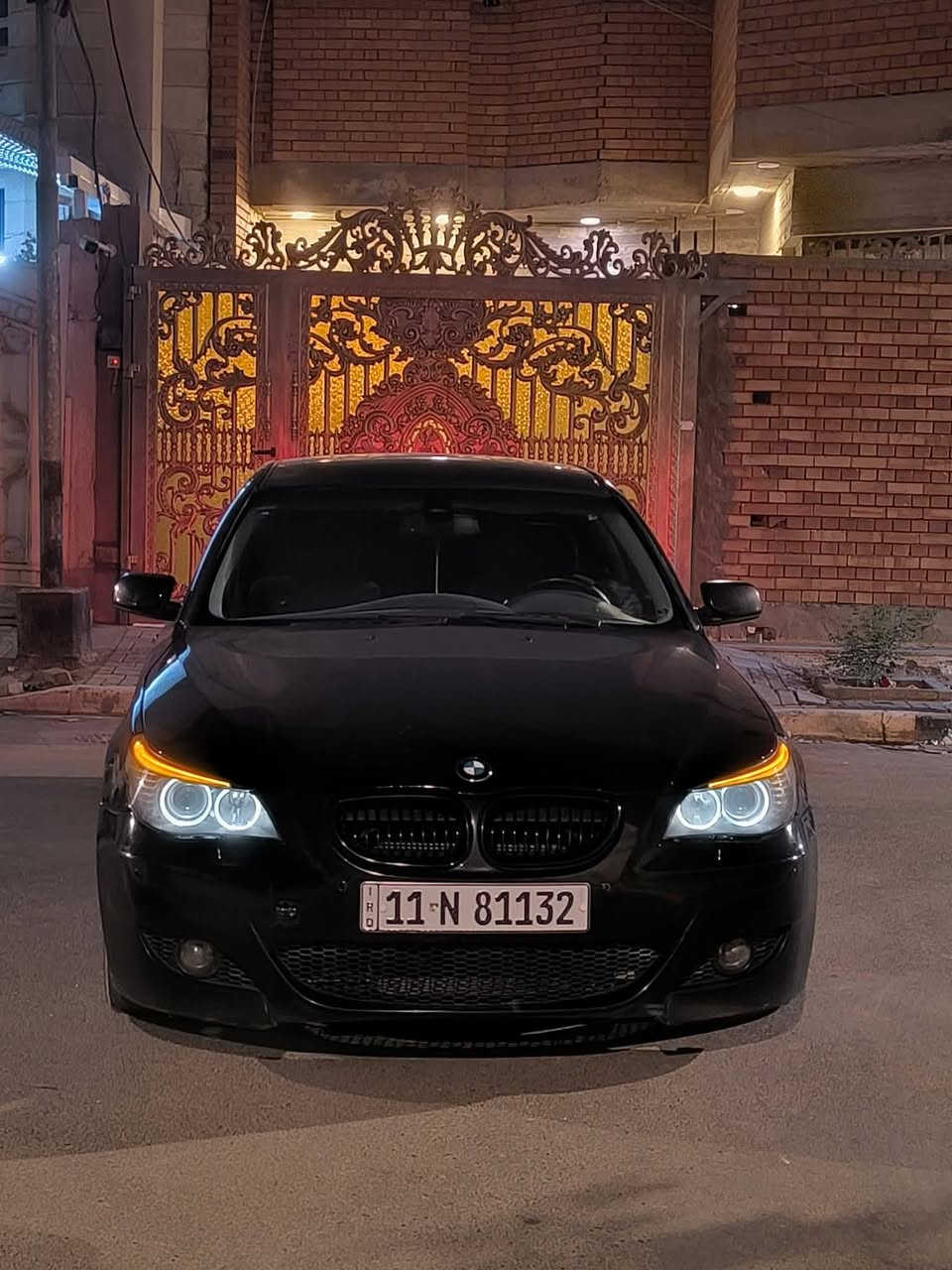 السلام عليكم
ميماتي 525 e60 دبل فانوص رقم بغداد 
سنوية تنتهي 2029 
موديل 2004 لون اسود محدثه ام M بالكامل داخل وخارج
دركه ستيرن M
شفقه M
جنح خلفي M
دشبول حاملة اكواب
وياله تو سايز
 3 بردات أبواب وخلفية
سي دي CD + اواكس
منظومة زنون لد عالي ناصي
حدادة الخلفية عربانة جديدة
الحدادة الاماميه 80%
السيارة بيها كزوز رياضي صوته كلش حلو 
ماي زيتي اصلي 
قايشات جدد بوش Boosh مع رولات جدد
بيها بارد قطعتين  
تبريد قطعتين أمامي وخلفي 
السيارة نصبتها كلش حلوة وبعد احلا من الصور 
السعر 105 وبيها مجال للطيبين 
السيارة بيها كم شغلة بسيطات ينزلن من سعرها ان شاءالله 
مكان السيارة محافظة البصرة
للتواصل رقمي اتصال أو واتساب ***********
