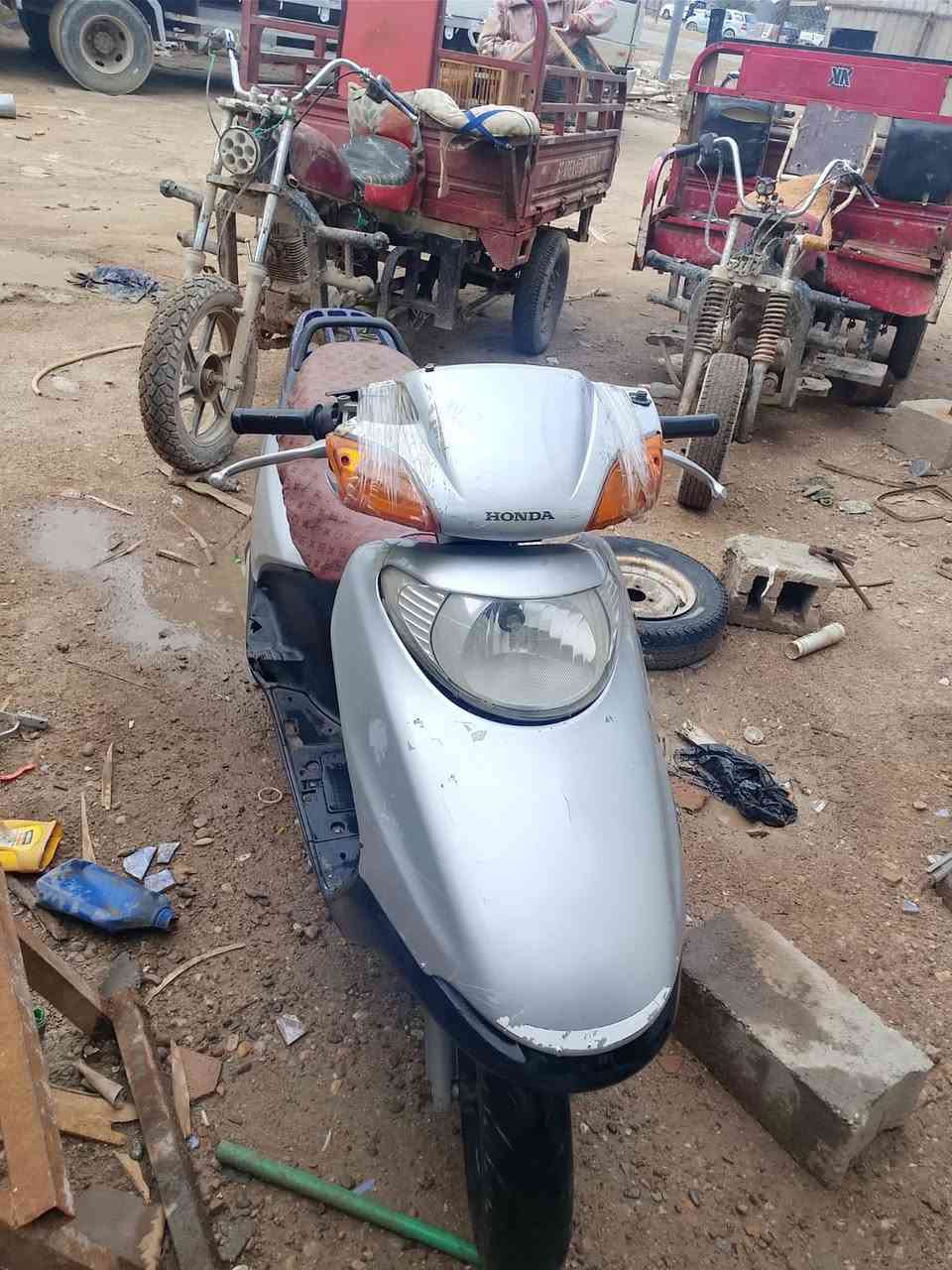 دراجه فراشه كلشي يشتقل بيهه القرنه 350 وبيهه مجال ***********
