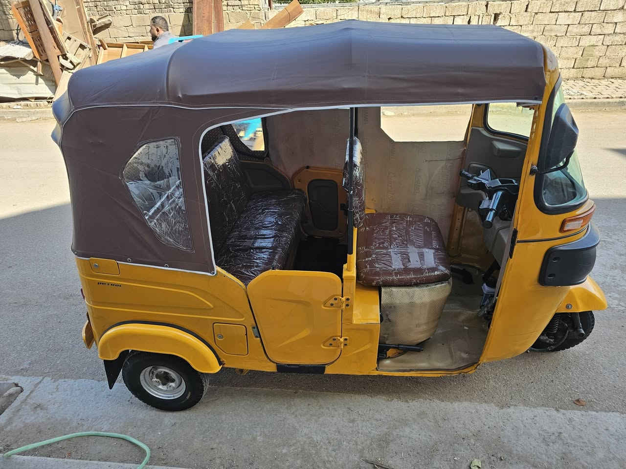 سلام عليكم تكتك موديل 22 مرقم بغداد كفاله عده الغد معمر وموضح بالصوره مكينه لا تبخير ولا تنقيص مكاني بغداد الشعله الشراي يتصل او واتساب ***********
