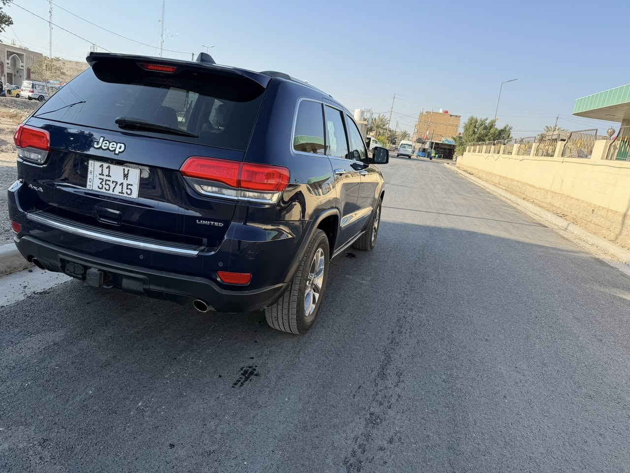 السلام عليكم   2014Jeep  الون نيلي بيها ٥ قطع صبع بدون دواخل ماشيه ١٧٧ سياره جاهزه مابيها نواقص مكينه كير خير من الله تخم تاير جديد السعر162    بيها مجال بسيط مكاني بغداد  ***********
