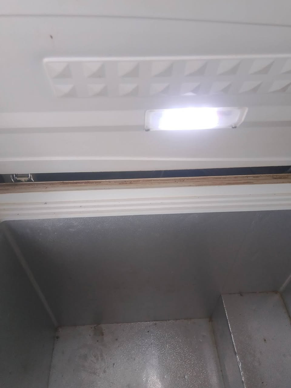 من رخصة الادمن
مجمده الماطور يشتغل والداخل نظيف ابيعه كشر السعر40الف
بردات قديفه عدد2قطعتين مع البواري السعر15الف
مفرش رصاصي يحتاج غسل السعر 25الف
حله شارع 60
***********
***********
