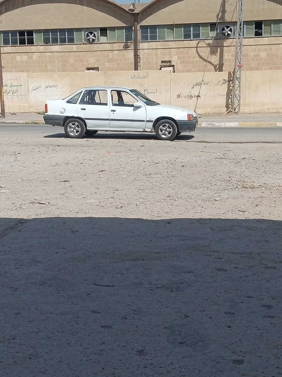 السلام عليكم 
كاديت للبيع رقم انكليزي سنويه لل 2030اني الشرعي كوربون بيها ورقي والكتروني
كلج وعينه وبربرين وقمجه جدد شديتهم دوشمه جديده بطاين فصال فصلتهن محرك 16بي صرف وايرمنيه كلها شغاله 
سعر 25وبيها مجال***********اتصل ودلل
